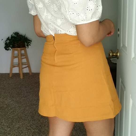 GOLDEN HOUR YELLOW TEXTURED MINI SKIRT - Picture 7 of 9